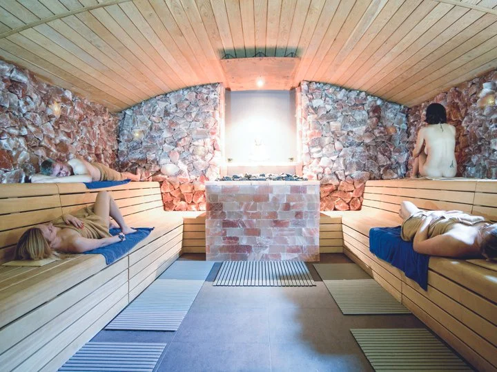 De stap naar een coach is als een publieke naakt sauna binnenstappen.